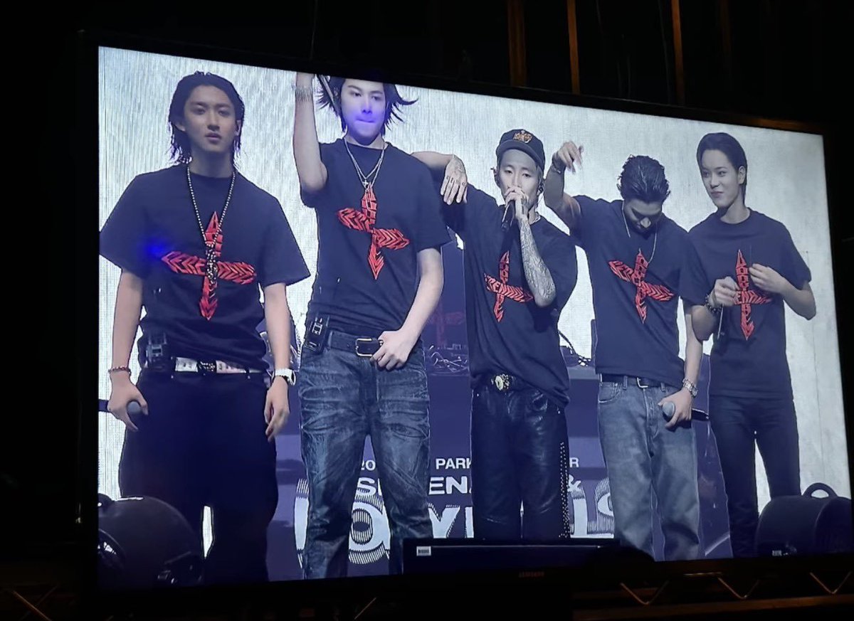 Lngshottiie's tweet photo. “see me on tv, they wanna be me, too tall can’t see”  that's what he said😭 https://t.co/OI0B11PsKj