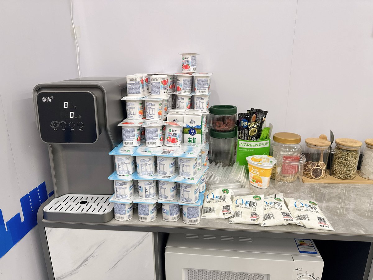 Milwardqpid's tweet photo. última compra en la tienda: snacks fríos, café y productos de limpieza para esta semana, todo listo! https://t.co/wc1wyeHfDs