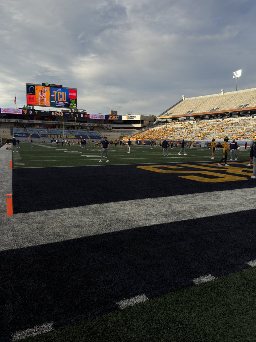XavierQB1Wright's tweet photo. Thank you @WVUfootball for having me. I love the environment! 🟡🔵
@rhett_rod @RealCoachRod @coachpatwhite @Ian_Salkil @HirschGarrett @WVUFBRecruiting @WVSportsNow @WVSportsDotCom @ChadSimmons_ @LemmingReport @TomLoy247 @Andy_Villamarzo @AnnaH247 @DBryant18 @qbcoachrr17 @bbethune91