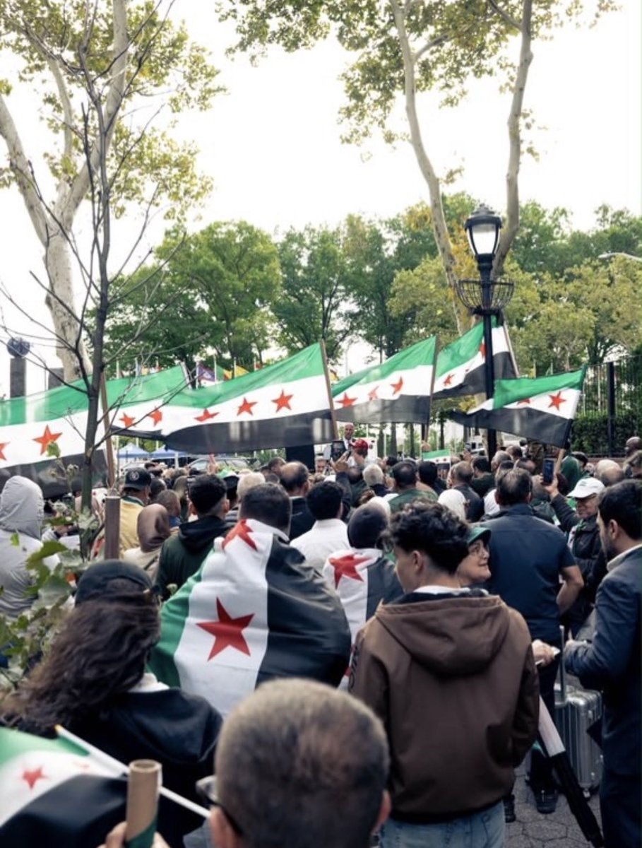 SoccerMouaz's tweet photo. Great and well organized rally welcoming the Syrian president to New York for his speech at the United Nations, Syrians from every faith in Syria’s beautiful mosaic took part. Together building a new democratic, untied, and prosperous #Syria @syrianetf https://t.co/duHgFVwVZW