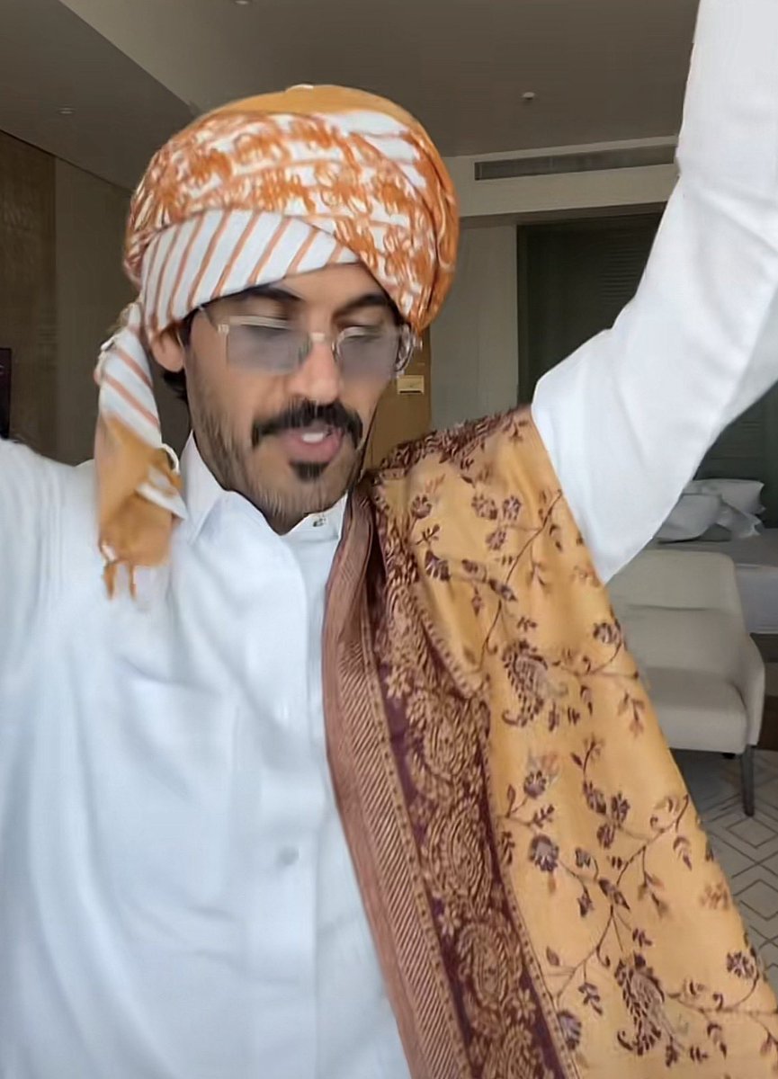 iiva1957's tweet photo. هذي الرقصات والاغاني واللبس مو لأهل الحجاز اشياء دخيله علينا ولا هي ثقافتنا ولا هويتنا هذا تشويه لتاريخنا وماراح نقبل بهذا الأمر ولا راح يصير حجازي ولا تقدرون تثبتونه وتجبرون الناس عليه اتمنى الدولة تتفاهم مع اللي يتعمدون يشوهون التراث وهم عارفين انه مو حجازي ولا سعودي كفاية طمس https://t.co/oYW2yZzFBu