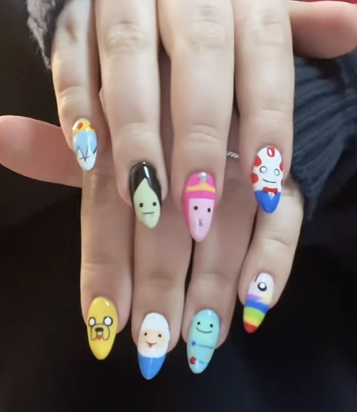 matouadudu's tweet photo. queria saber desenhar pra fazer isso na minha unha https://t.co/i7LIlytlfu