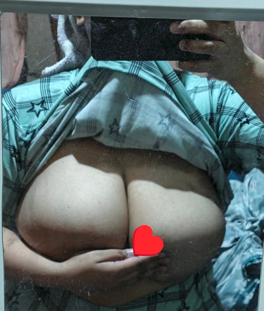 lanfanyao1's tweet photo. Here are two reasons why I need to stay at 85kg 😂

These bad boys will break my back 😂

I need a breast reduction surgery  if they don't shrink! 😂 https://t.co/uoO2BzxLzd