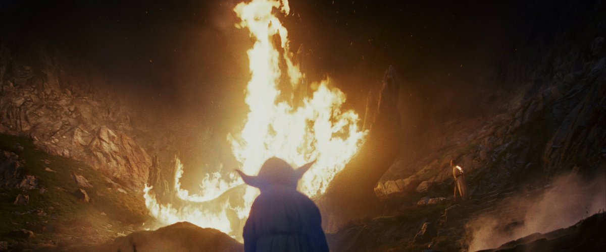 SWshotbyshot's tweet photo. Star Wars: The Last Jedi - shot 1487 https://t.co/PPMclWzq7z