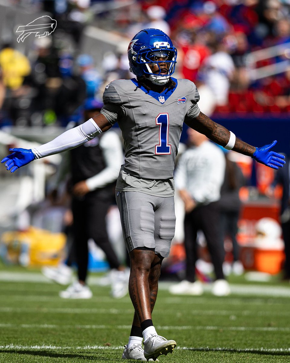 rodger's tweet photo. hi i'm Graydon Gray IV, head of marketing at Gray Uniforms Inc.

Here's why I think your team could use some Gray Uniforms:

—gets away from your team's iconic colors
—looks bad
—easily confused with any other NFL team
—does not look good
—boring/forgettable
—looks like trash https://t.co/nEcMZfFwtf