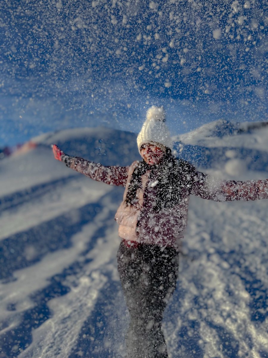 angiemoncadahn's tweet photo. Nunca me sentí tan libre ✨❄️ https://t.co/aEeUQLP184