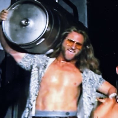 ProtoJetsEra's tweet photo. Look how strong clark is 🥵🫠😍 #AEWTailgateBrawl https://t.co/G1cdpVcqf9