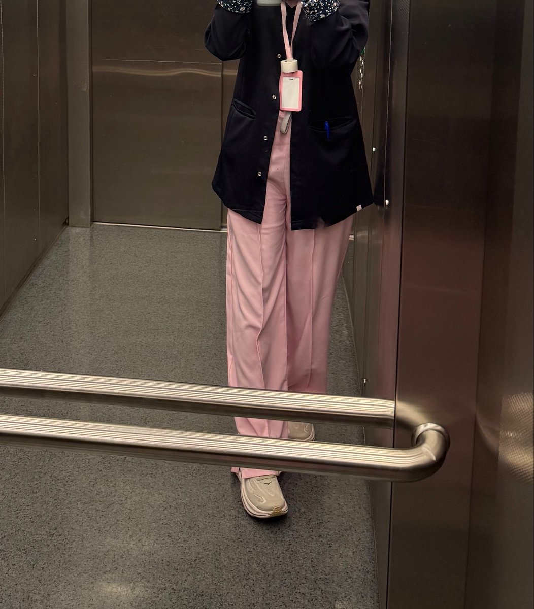 erii2_'s tweet photo. Accidentally became the "Pinky Girl"🤣💓 https://t.co/y7Jak97RbQ