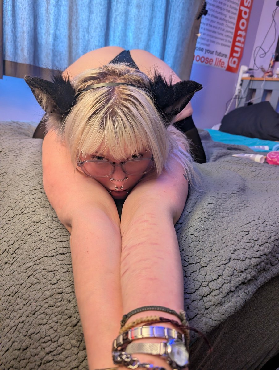 k3ttyk1tty's tweet photo. pretty kitty ^-^

since everyone liked my face reveal heres a treat for getting me to 200 :3 

#nsfwtwtًً  #kitty #catgirl #f21 #altgirl https://t.co/WwI9J3k9BB