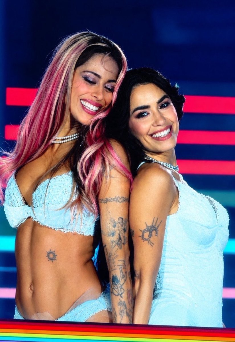 tinilicius's tweet photo. ellas la certeza de atravesar generaciones en el aquí y ahora 🤍 https://t.co/dAKteM9pT0