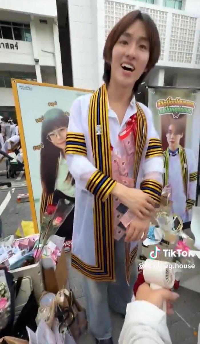 irelftn's tweet photo. ใส่ครุยเพื่อน ครุยเต่อ กุตราย55757558557565585757575757557757557575755577575577 https://t.co/jmmGR1xkze