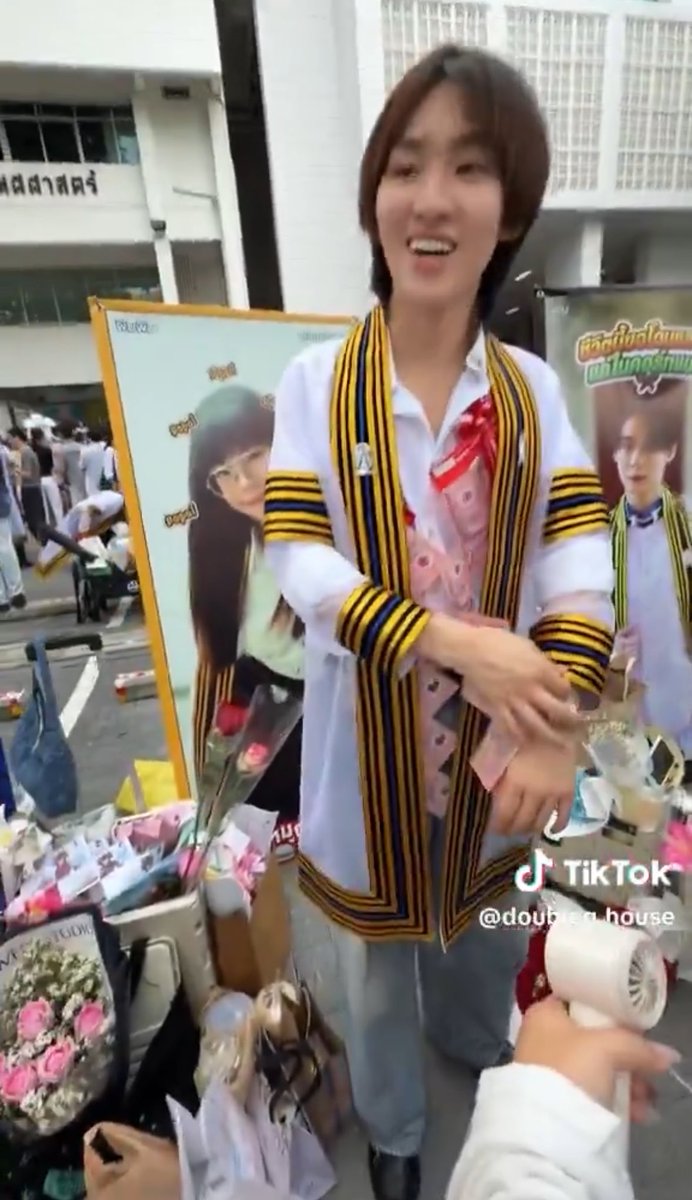 irelftn's tweet photo. ใส่ครุยเพื่อน ครุยเต่อ กุตราย55757558557565585757575757557757557575755577575577 https://t.co/jmmGR1xkze