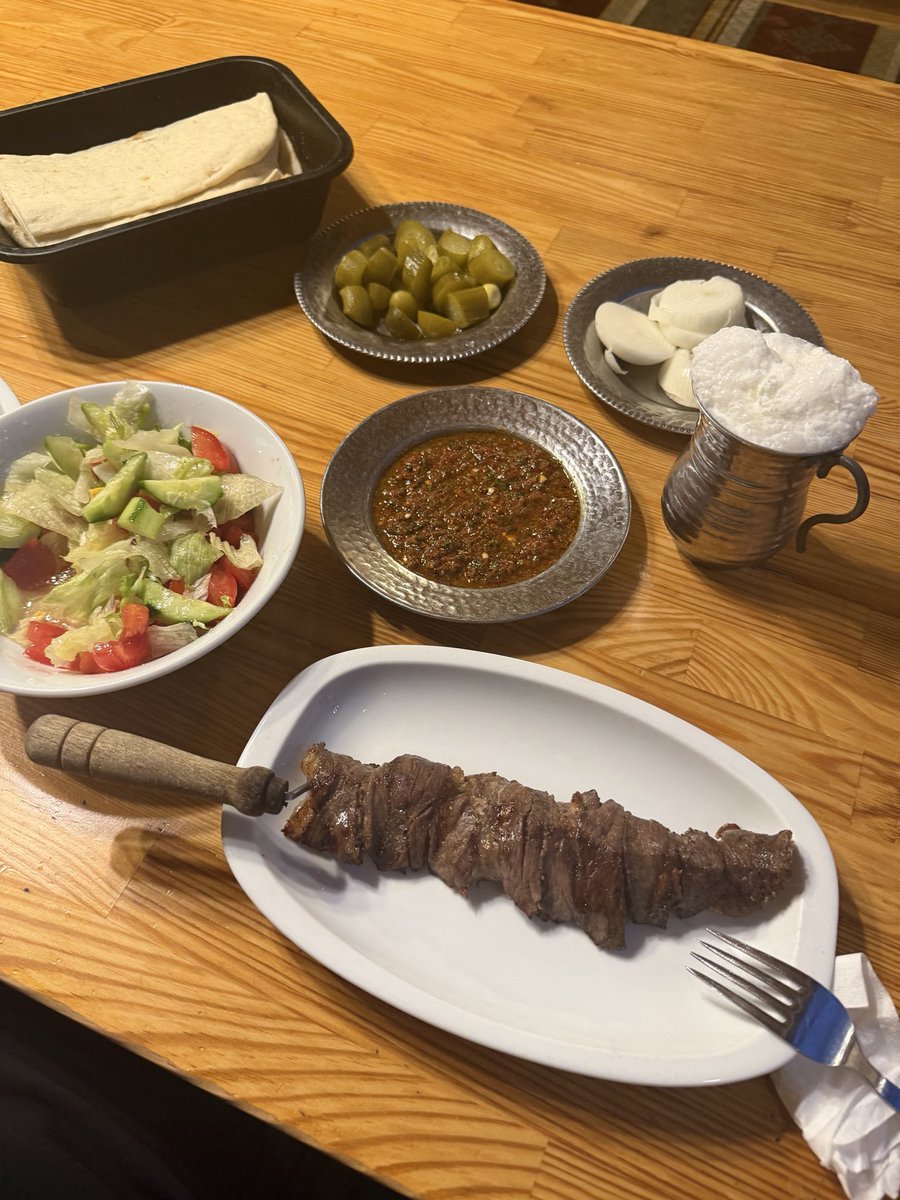 busrarslanim's tweet photo. Karı koca olarak en Erzurumlu yanımız😍😋 https://t.co/5qFdpZkUvT