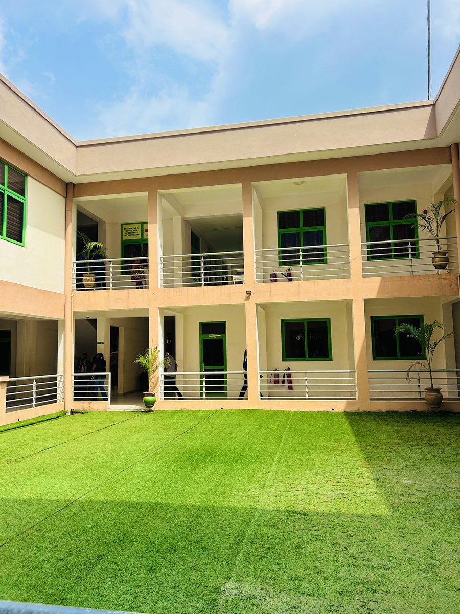 umatlive_'s tweet photo. 📍The GNPC School of Petroleum Studies (SPetS) building you see today had its construction begin in May 2017 and was commissioned in December 2020.

Built with support from GNPC, the School houses programmes spanning petroleum, natural gas, petroleum geosciences refining  and petrochemicals and chemical engineering.

#VOUnetworks