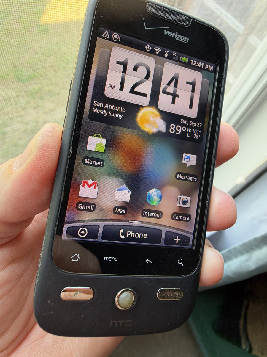 mattythetechy1's tweet photo. 12 years ago, this was a great phone.  Still works! https://t.co/hoKETzAZGV
