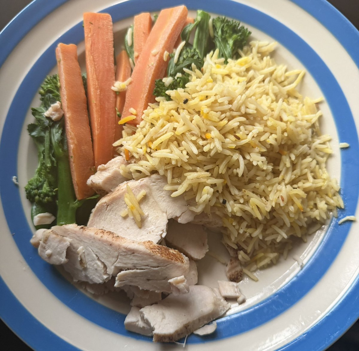 JohnHuyton's tweet photo. Dinner: chicken fillet pieces ๐ with pilau rice ๐& broccoli stems ๐ฅฆ carrots ๐ฅ & green peas ๐ซ
Simple Food Simple Flavours Simply Delicious ๐ฅฐ
Meal Intake approx 518 calories
Nutracheck App calories verified ๐ฒ
#protien #anixety #mentalhealth #lifestylechanges #1stonetogo #9stonelost #diabetes #2026Goals #UFB #ProudMoment
