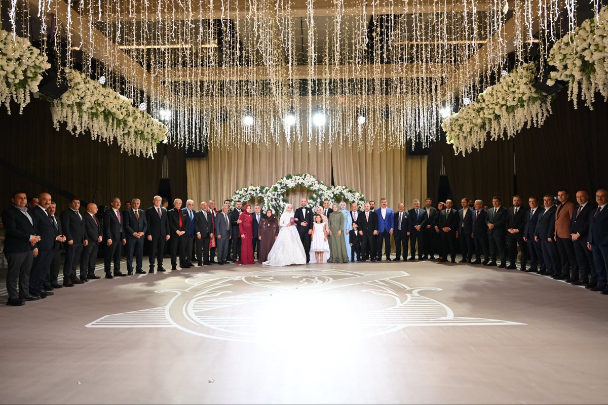 cuneytyuksel_'s tweet photo. Haksever ve Özger ailelerinin kıymetli evlatları Zeynep ve Oğuzhan çiftimizin nikâh törenine katılarak mutluluklarına şahitlik ettik.

Genç çiftimize bir ömür boyu sağlık, huzur ve mutluluk; kıymetli ailelerine hayırlı olsun dileklerimi iletiyorum. https://t.co/5t3sdieOLt