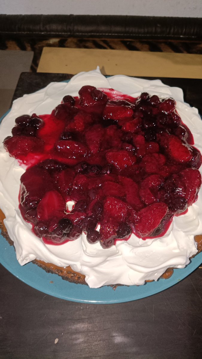 darkangell39's tweet photo. Torta brownie con dulce de leche crema y reducción de frutos rojos con pimienta .. https://t.co/QLFR5rdQSe