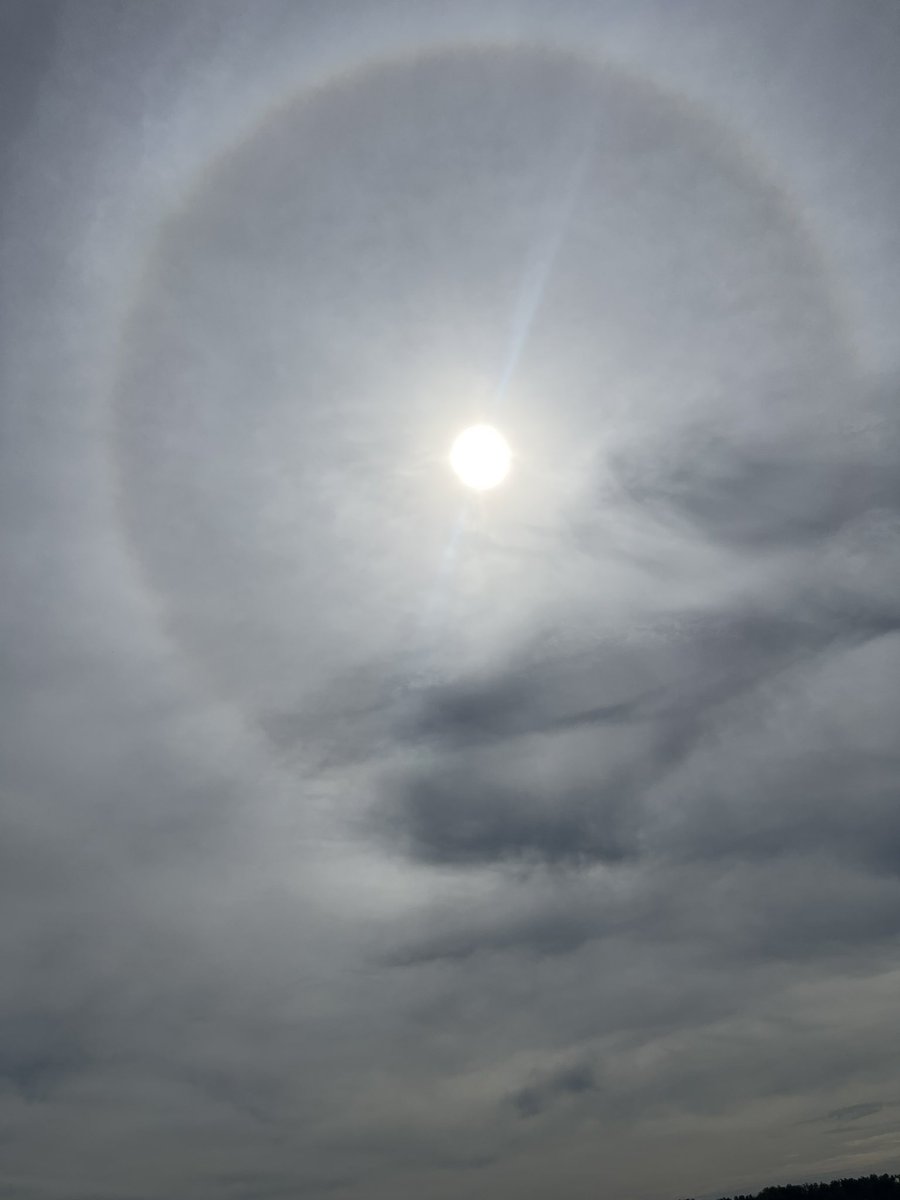 jacob39137's tweet photo. Quad cities area today. A nice chemical trail rainbow around the sun. Star dust solutions needs to be stopped. https://t.co/og0QINuyte