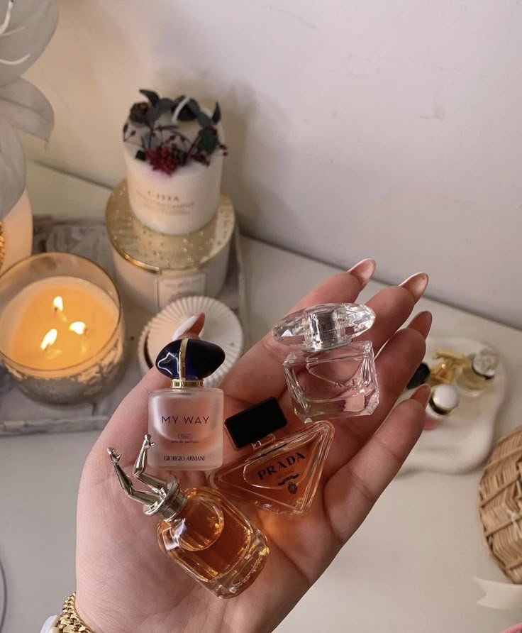 Outfit_Luxy's tweet photo. Miniii parfum's ❤️🥺 https://t.co/0rywdq18M2