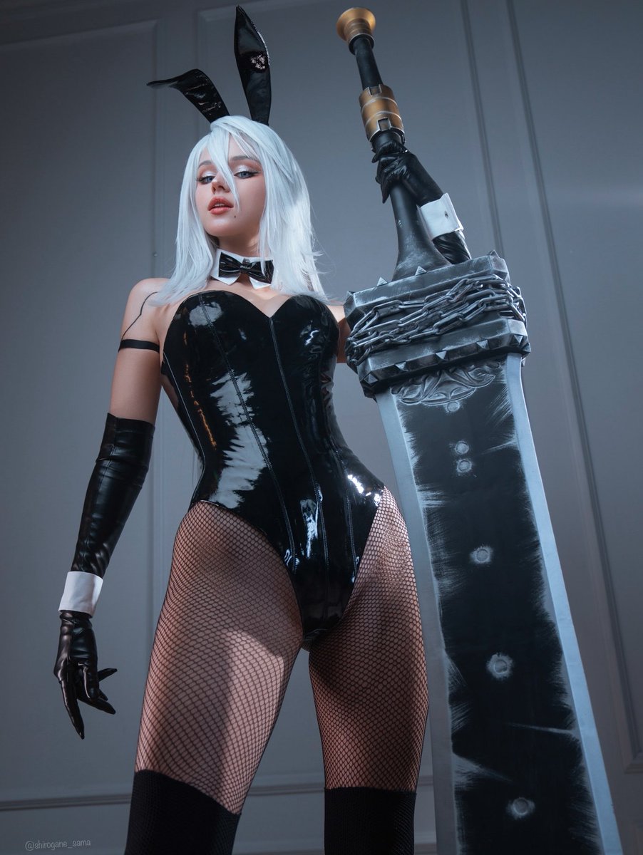 shirogane__sama's tweet photo. Bunny A2 or Classic A2? https://t.co/pbKRCxS4PS