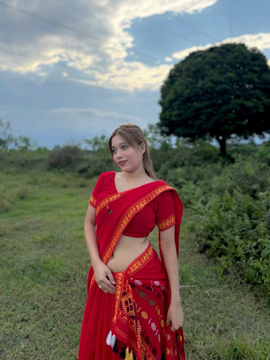ShilaVibes's tweet photo. ঘুম আসছে না… 

একজন মনের মতো বন্ধু দরকার। 🖤 https://t.co/5GzPBrC8rP