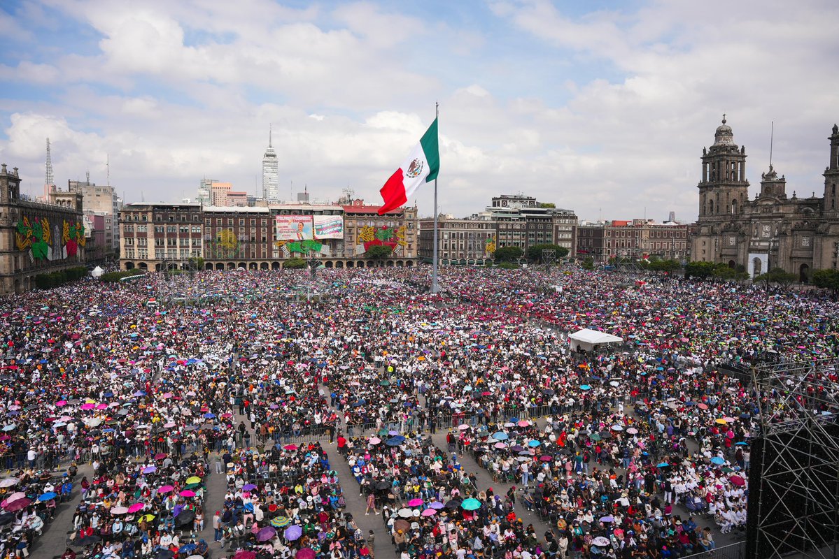 rosaicela_'s tweet photo. Después de recorrer todo el país, #hoy, con un #Zócalo lleno, la Presidenta @Claudiashein da cuentas a los habitantes de la #CDMX. 🇲🇽 #HonestidadYResultados https://t.co/3ZQsjCZkeb