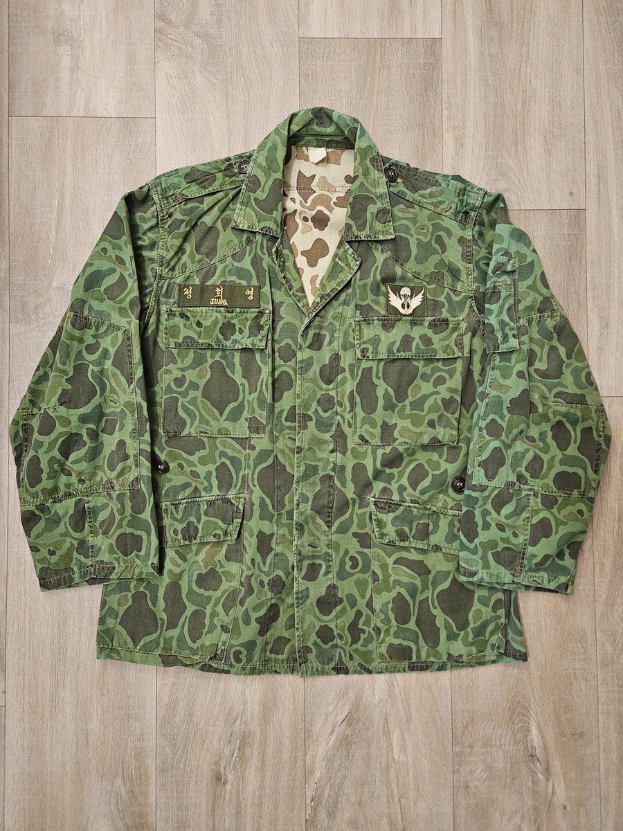 CnK2021's tweet photo. 1960-70s ROK Special Force Poplin Frogskin Camouflaged Jacket(For Vietnam Deployed Forces)
60-70년대 공수부대 포플린 덕헌터 위장복 상의(베트남 파병용) https://t.co/0p3bnqQpYj