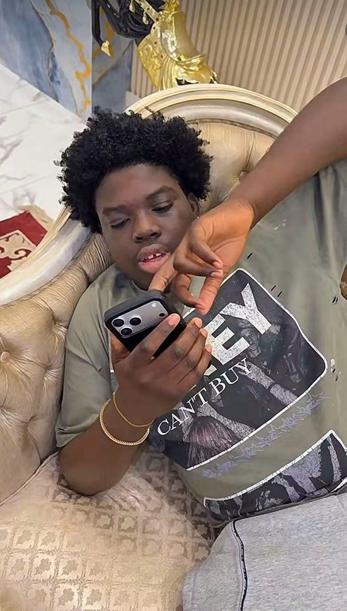forever004j's tweet photo. No be lie oo, i never see @icekinghq  ochacho make e close em mouth for once. 🤔 Na why e get destiny 😂💔 https://t.co/KwO9G9OpcB