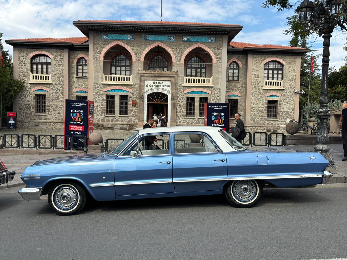 Begguum's tweet photo. Riders & Brothers olarak bu yıl da The Distinguished Gentleman’s Drive etkinliğinin Ankara sürüşünü üstlendik. 🎩🥂🪄👒
Bizimle birlikte yola çıkan, bu güzel güne eşlik eden herkese teşekkürler! 🖤
#dgd2026 #gentlemansdrive #ridersandbrothers https://t.co/htOULwAOFA