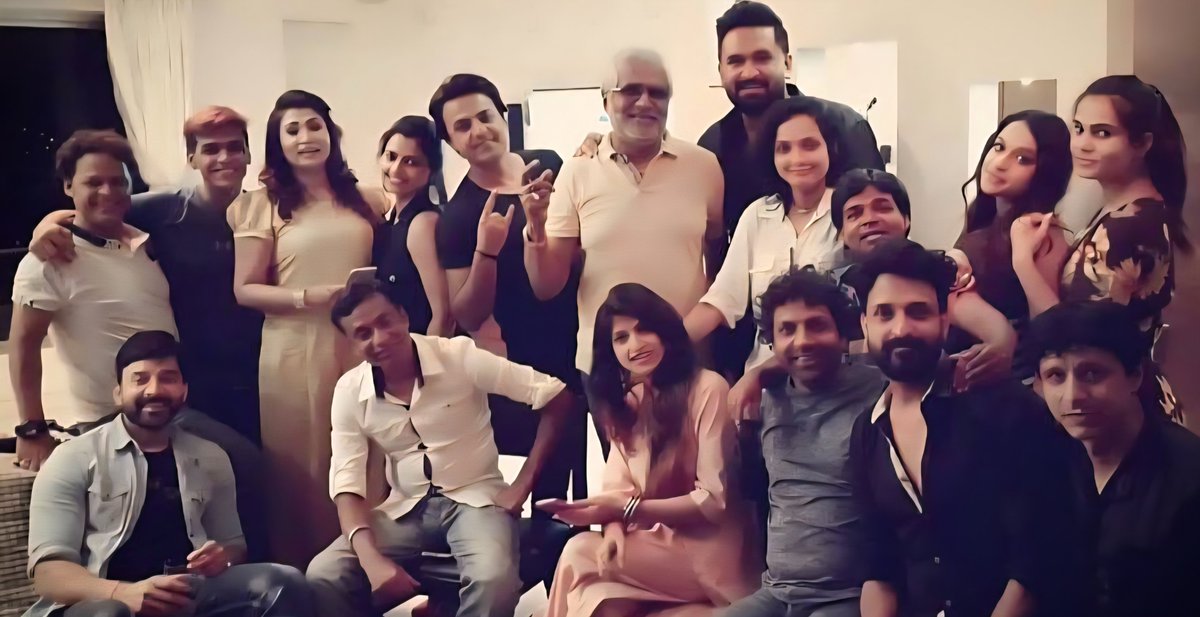 rajkumarkanojia's tweet photo. हालात,वक़्त और लोग - यह तीन चीजें किताबों से बेहतर पाठ पढ़ाते हैं
#friendsforever #actorslife🎭 #viralpictures #subscribetomyyoutubechannel #rajkumarkanojiaactor https://t.co/HaPiflemNN