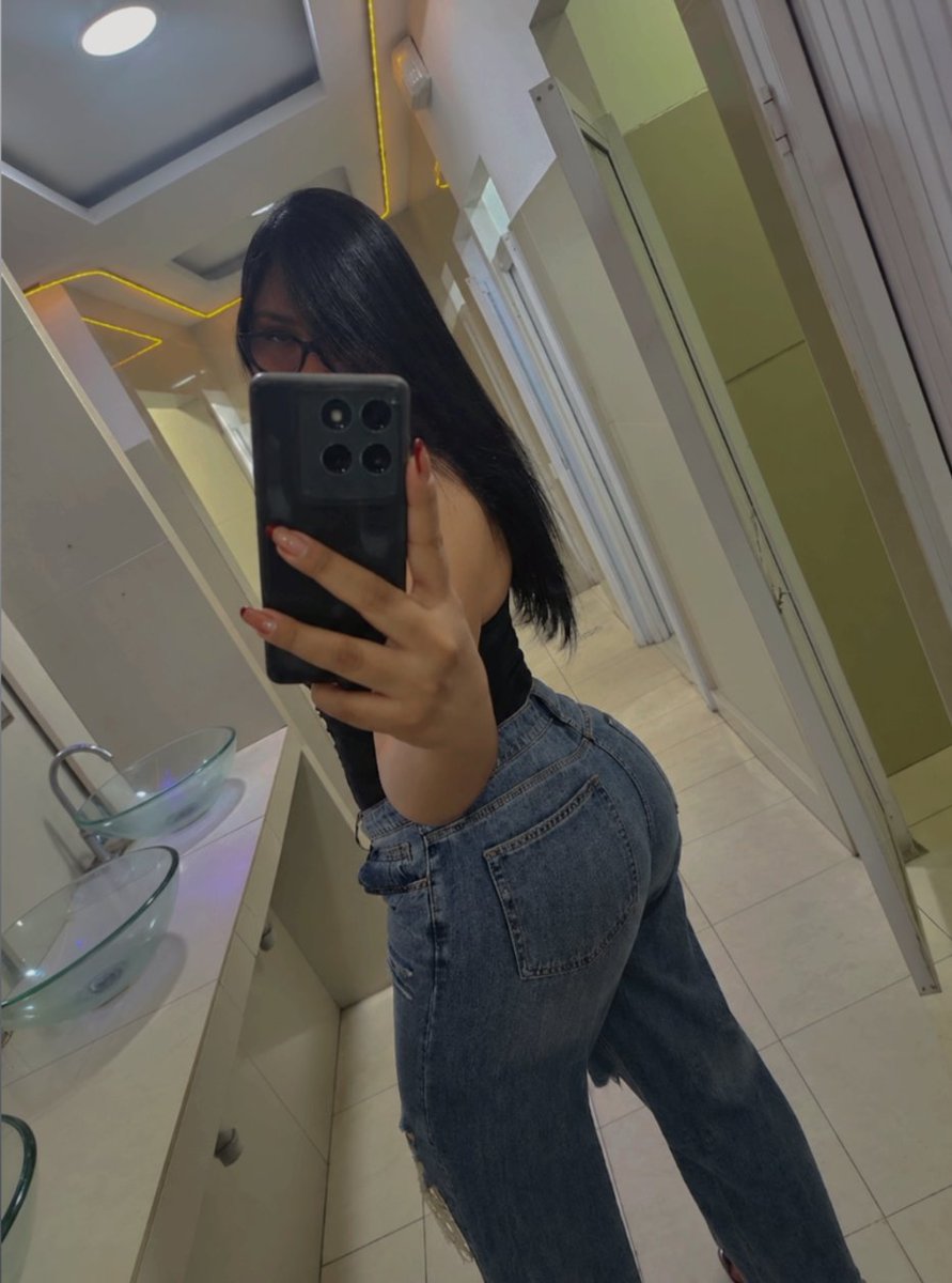 Simymartinez26's tweet photo. Anoche me vesti de negro 🖤🍂🫦🫦 https://t.co/86cbT5YqWg