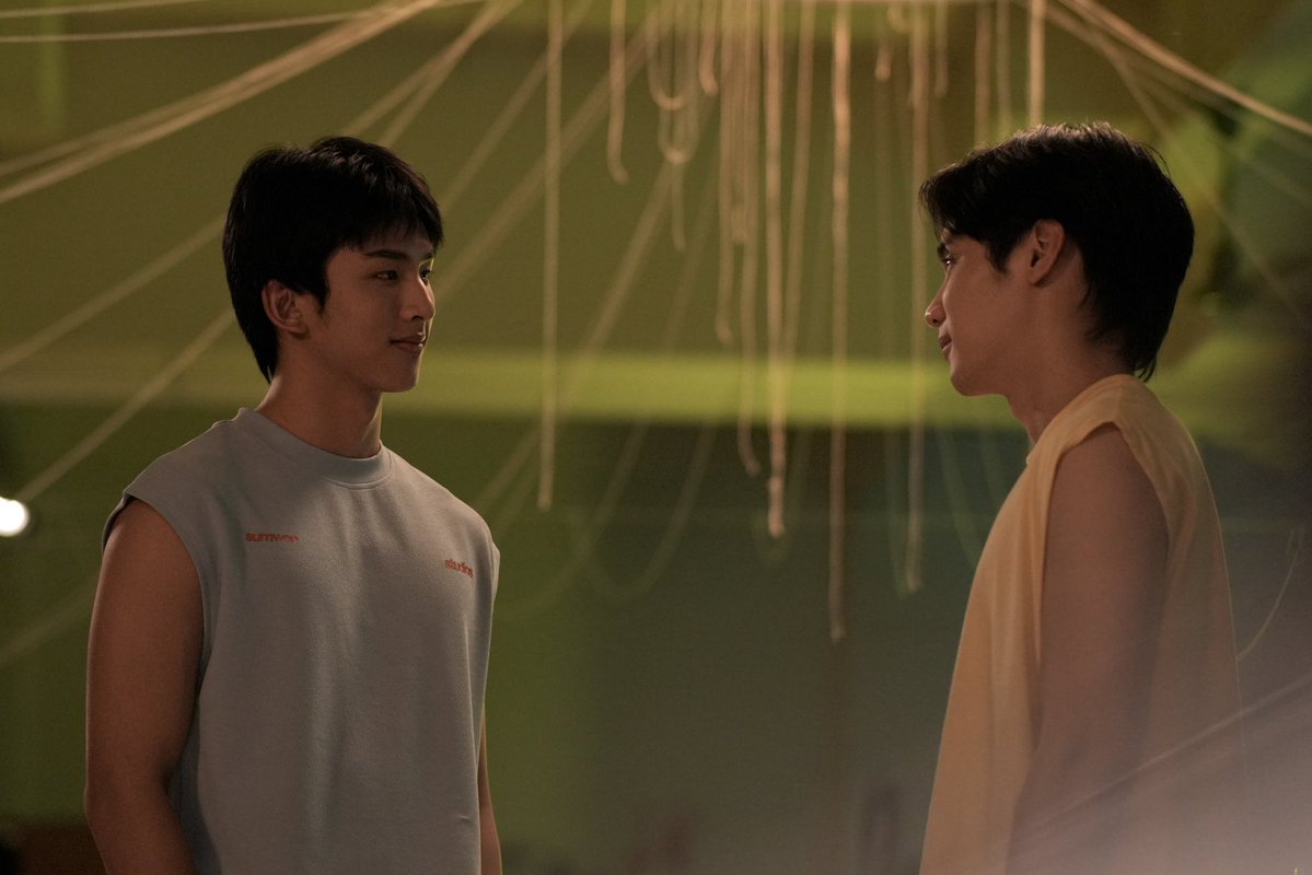 RoommateChaos's tweet photo. ห้องนิเทศยิ้มหวาลจัง 
เด็กๆ รักกันป้าหอก็ดีใจ🤭
#RoommateChaosQ8 🚪🛏️

Q8 l Roommate Chaos หอในหัวใจวุ่นรัก
#RoommateChaos
#GMMTV
@swensurf @javabh28 https://t.co/KZKQE1SbDy