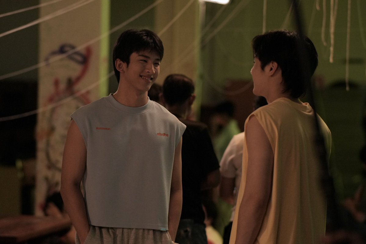RoommateChaos's tweet photo. ห้องนิเทศยิ้มหวาลจัง 
เด็กๆ รักกันป้าหอก็ดีใจ🤭
#RoommateChaosQ8 🚪🛏️

Q8 l Roommate Chaos หอในหัวใจวุ่นรัก
#RoommateChaos
#GMMTV
@swensurf @javabh28 https://t.co/KZKQE1SbDy