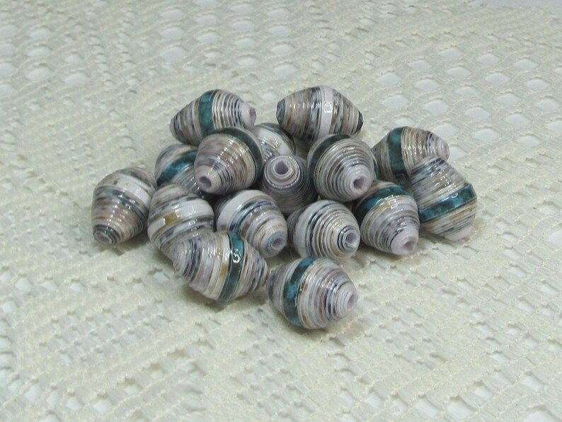 paperbeadboutiq's tweet photo. Paper Beads, Loose Handmade Jewelry Making Supplies Craft Supplies Jumbo Barrel Cozy Sweater Weather 
https://t.co/JSgpy2zNcD  #handmadepaperbeads #winterbeads #holidaybeads #chunkypaperbeads #jewelrymakingsupplies #craftsupplies https://t.co/a7oDTIwer4