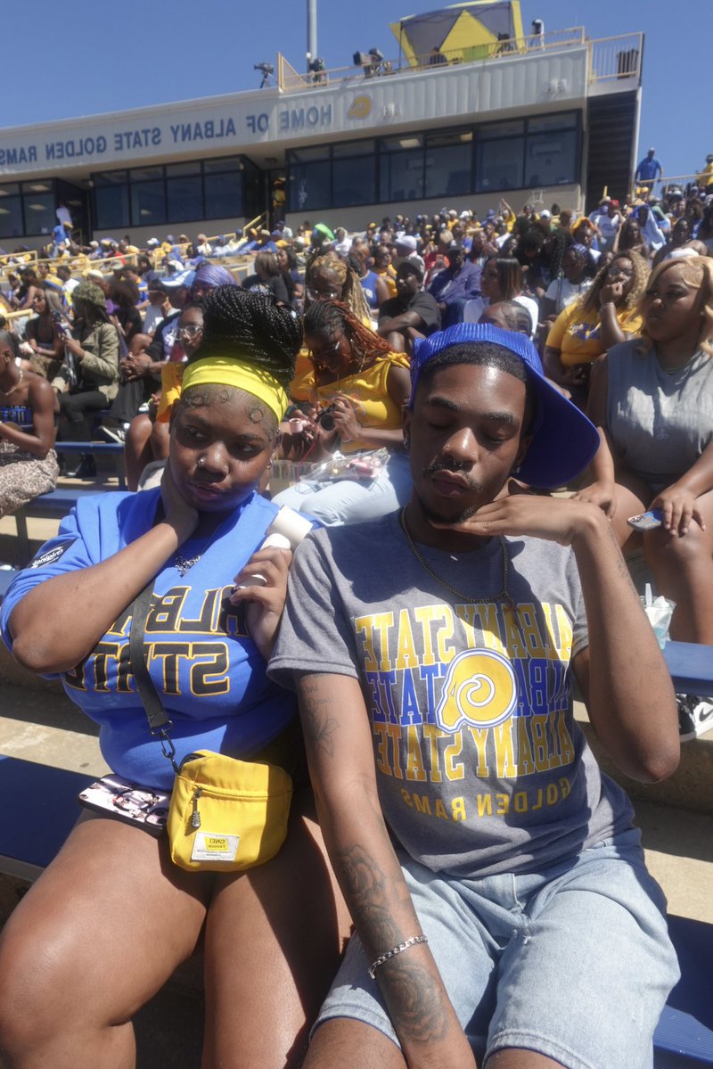 MrFineAss23's tweet photo. I love love love my hbcu💙💛 https://t.co/2jmNLMvq0A