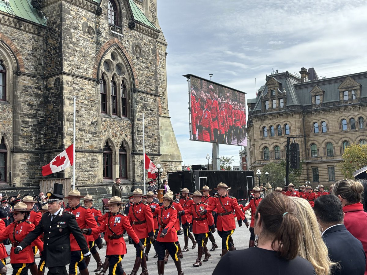 gary_srp's tweet photo. C’est un honneur pour moi de participer à la 49e cérémonie commémorative en l’honneur des policiers et agents de la paix canadiens.

Nous n’oublierons jamais ceux qui ont fait le sacrifice ultime pour assurer la sécurité des Canadiens. 🇨🇦 https://t.co/7I86Vo7CCL