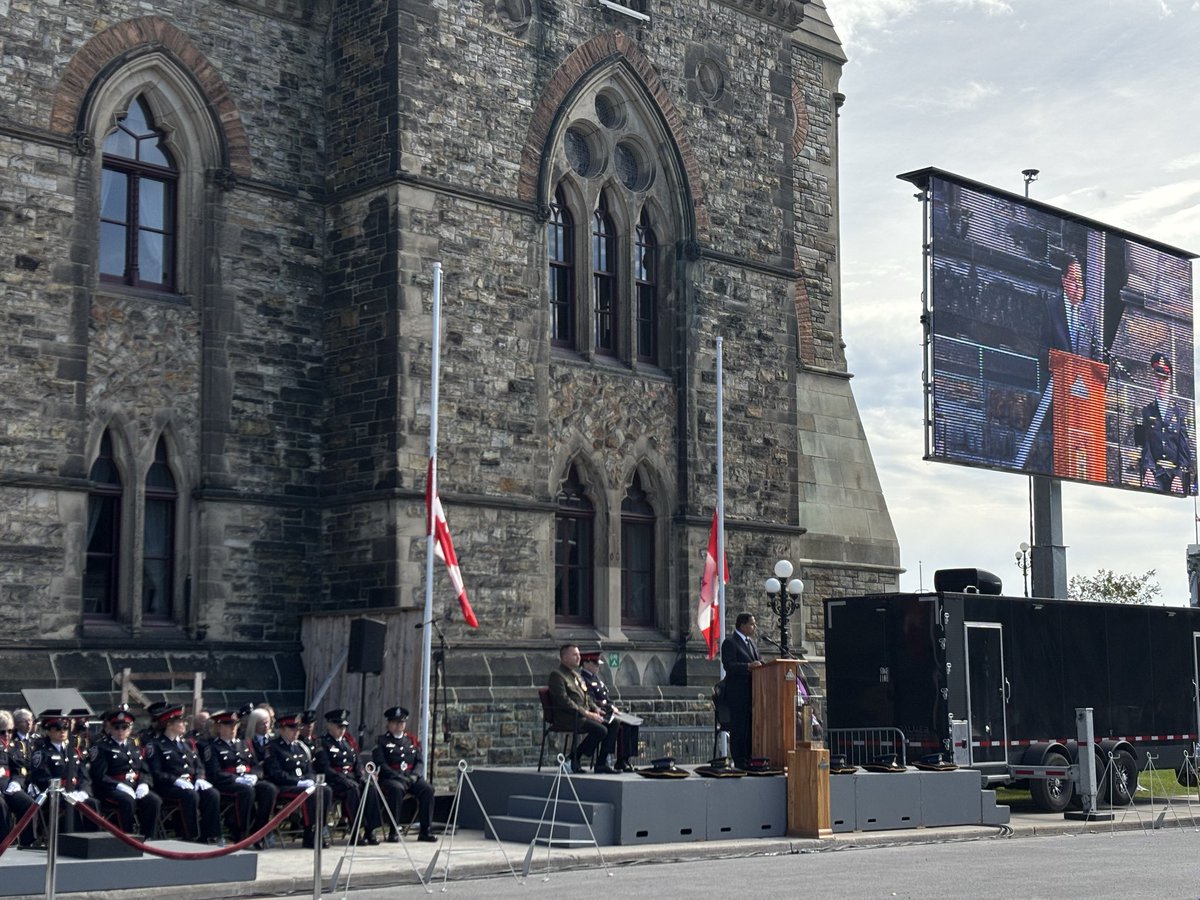 gary_srp's tweet photo. Honoured to join the 49th Canadian Police and Peace Officers’ Memorial.

We will always remember those who made the ultimate sacrifice to keep Canadians safe. 🇨🇦 https://t.co/zGyRQADTDb