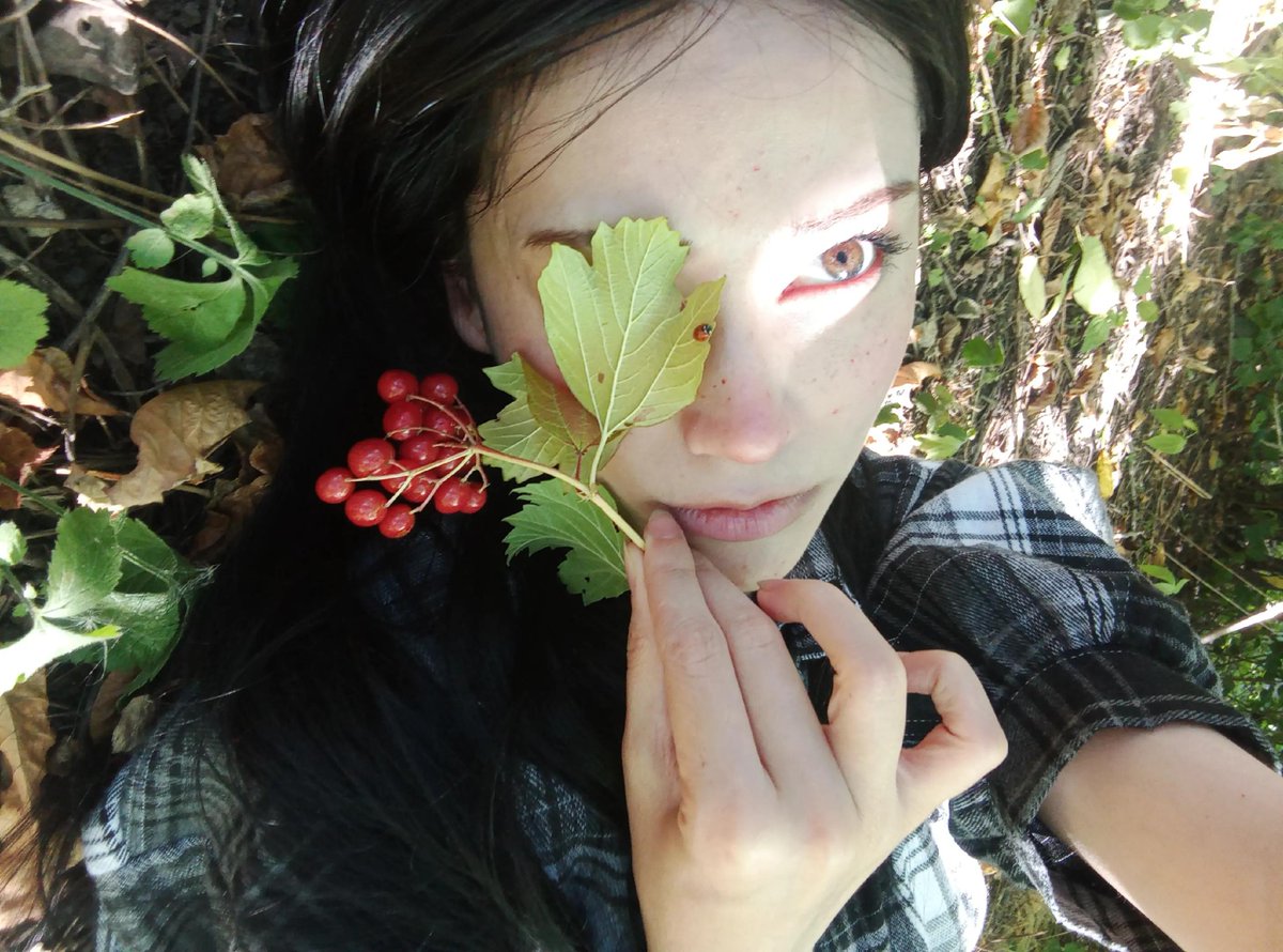 daggerinmyteeth's tweet photo. She's very excited to show you this ladybug she found. https://t.co/3IySoHRqWB