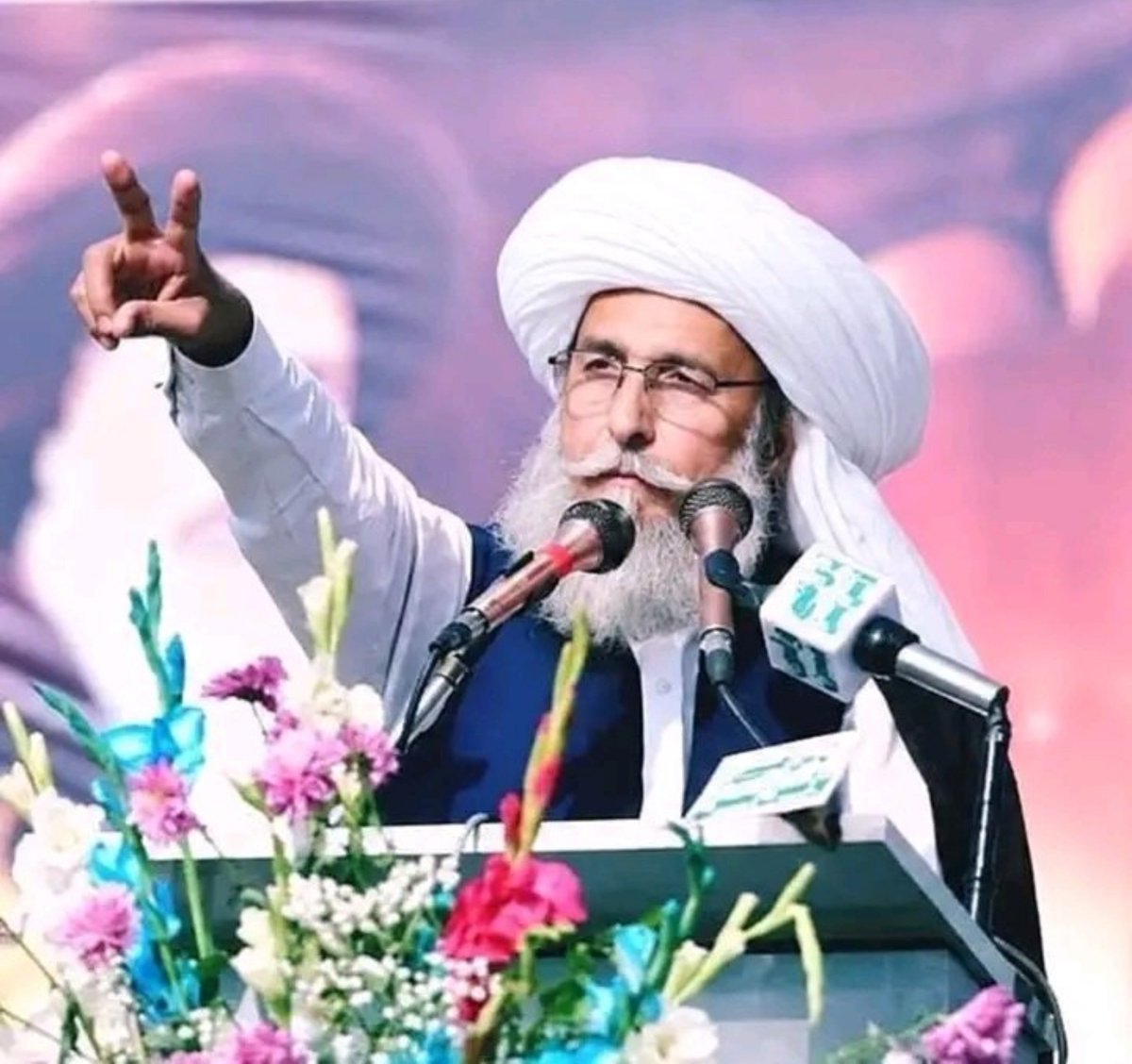 irxx7h's tweet photo. قبلہ شاہ صاحب أزاد ہوتے تو اب تک میدان سج جانا تھا

#ملنگ_قبیلہ https://t.co/ZWhQ4b6qR5