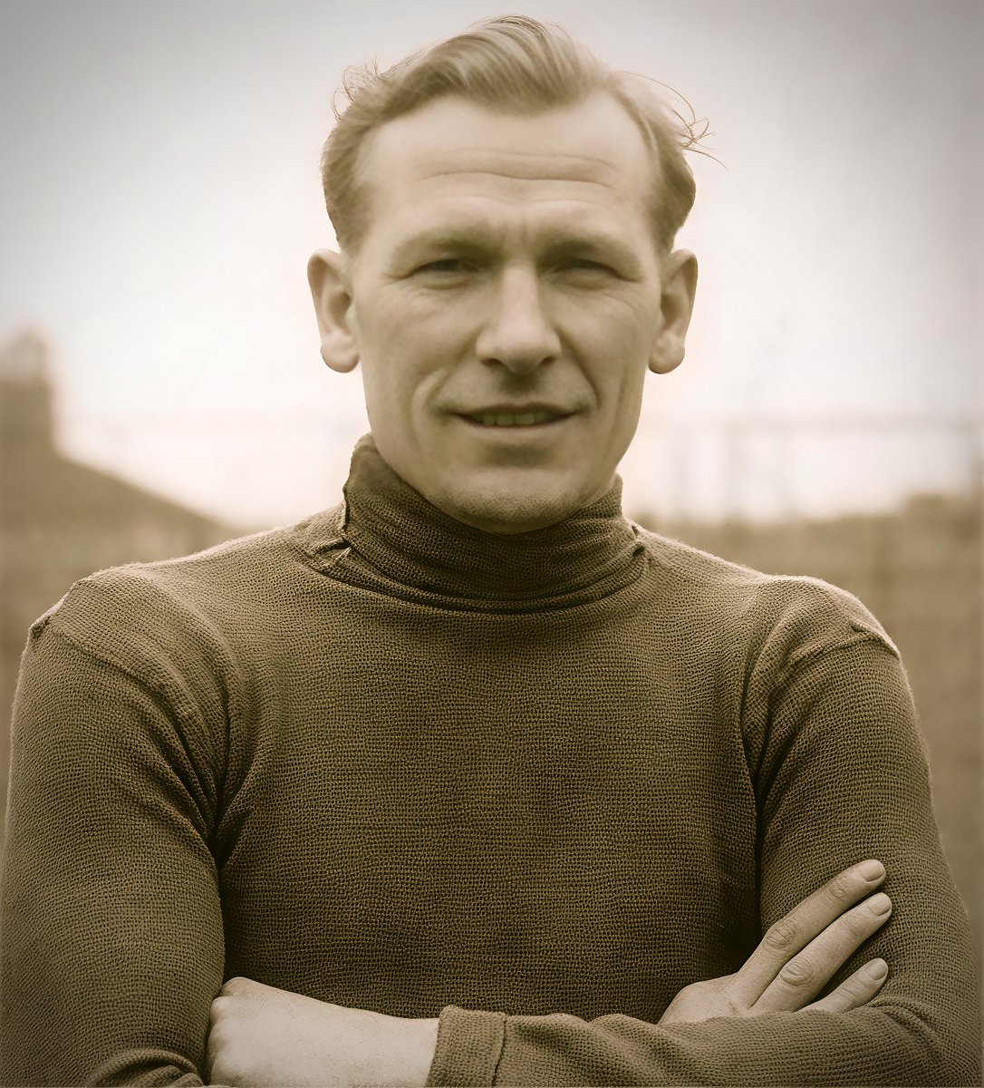 Akazinho_7's tweet photo. In the 1956 FA Cup Final, Man City keeper Bert Trautmann played the last 17 minutes with a broken neck. 🤯

​No subs were allowed, so he powered through agony to preserve a 3-1 win. An X-ray later revealed 5 dislocated vertebrae. https://t.co/REJZmrhcj7