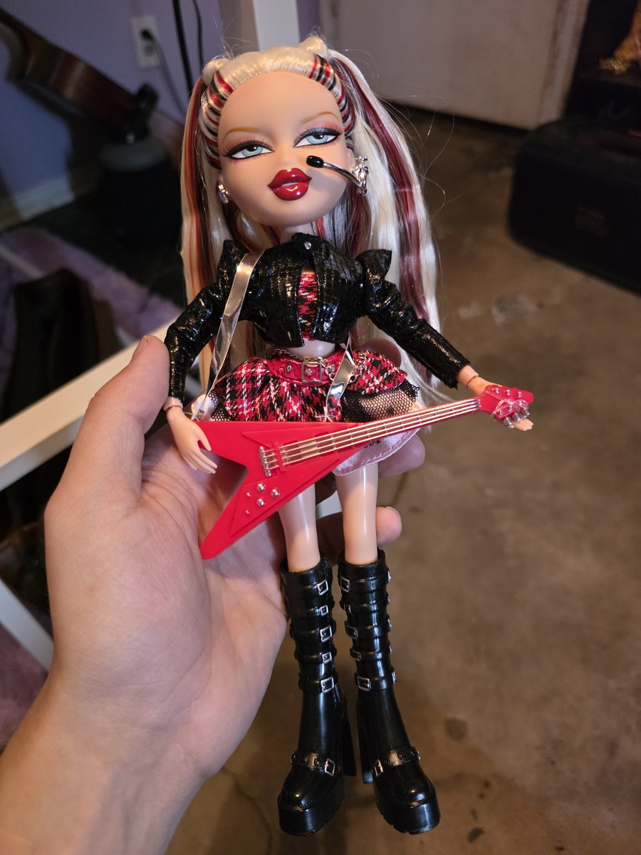 AngelSun2026's tweet photo. Normalize subs who send you sweet little gifts just cuz. Subs who donate hundreds of dollars are nice but there's something so special about a sub just sending you $30 to get the Bratz Doll you wanted ❤️ https://t.co/GodMbu2MbM