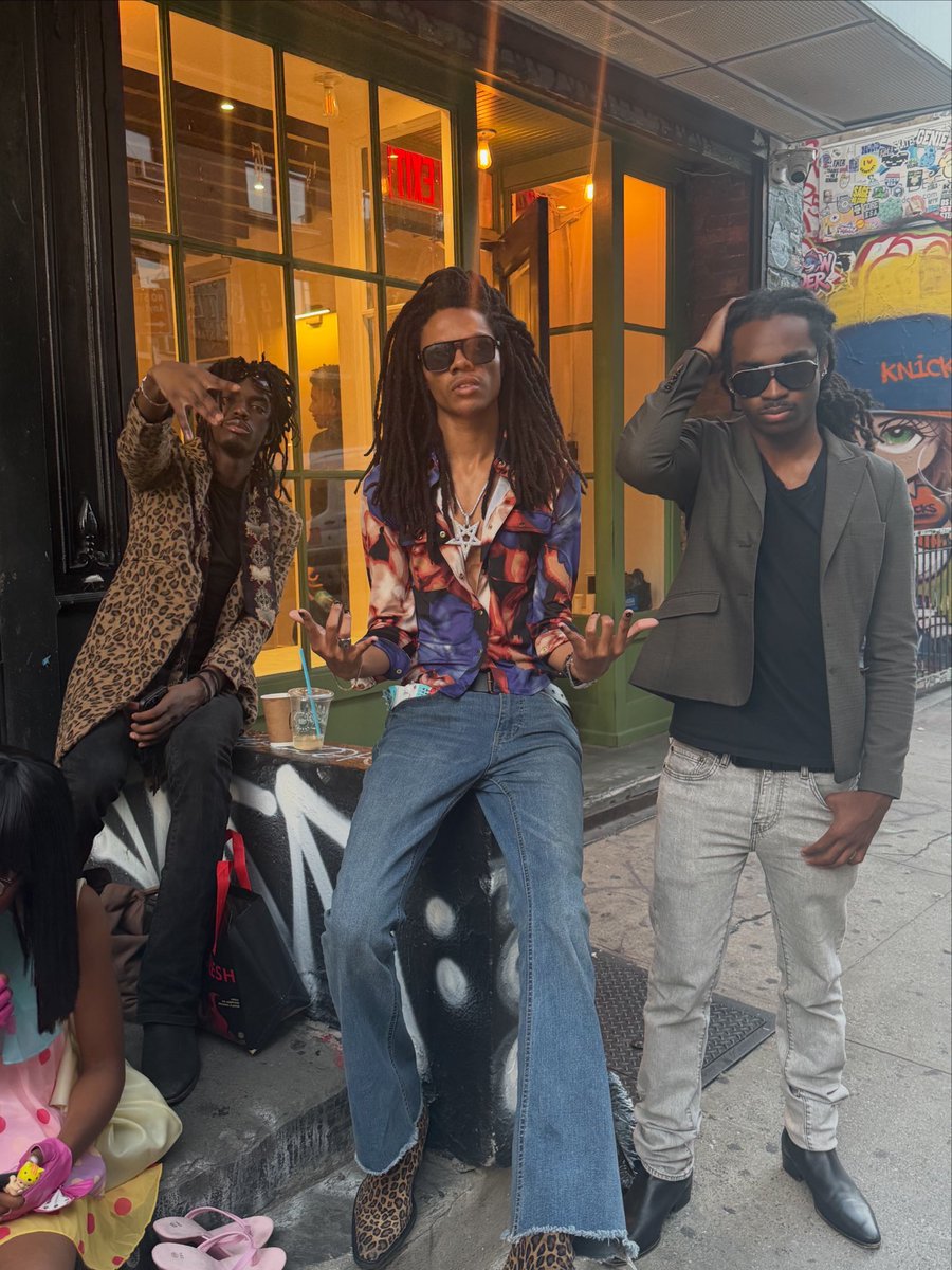 LesgokevVault's tweet photo. Lesgokev with Akhsosa &amp; M3tr0 P NYFW https://t.co/weRUBW1Rpo