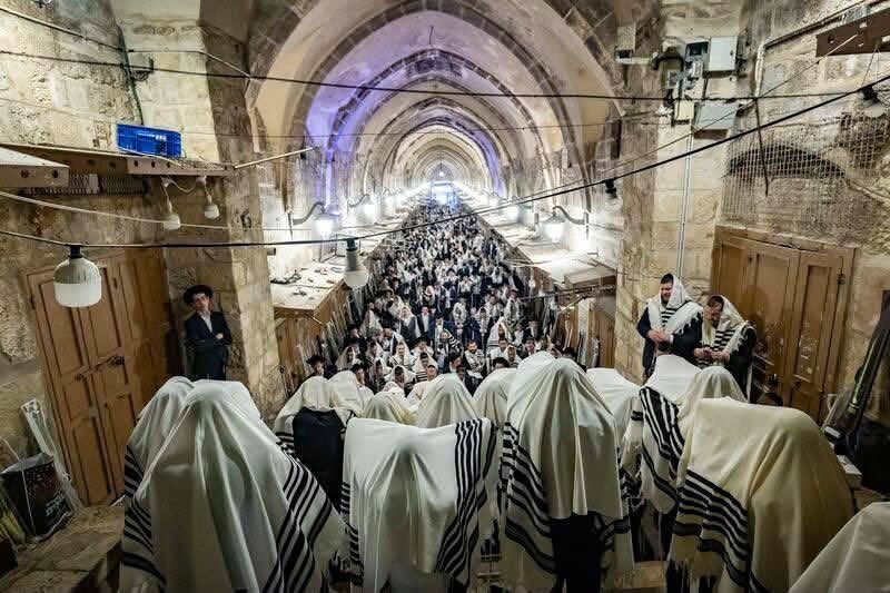 bitcoins1stlady's tweet photo. Hundreds of demonic israeli settlers perform rituals while marching through the Qattanin Market in occupied #Jerusalem's Old City, leading to Al-Aqsa Mosque, after forcing Palestinian shop owners to close their businesses. https://t.co/DUCEIWio9i