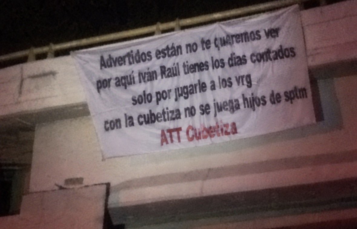 lowsaw__'s tweet photo. 🚨🚨| Reportan Narc0mantas en varios lugares de Querétaro de un cartel que se hace llamar “Cubetiza”

Las Narc0mantas están dirigidas a integrantes del Team Mafia que se ha visto metido en diferentes polémicas y conflictos estos días https://t.co/qe8PWUoNkQ