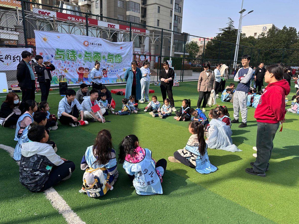 Celestaggkuo's tweet photo. Domingo en el Parque Central! Taller de manualidades para vecinos de todas las edades, con materiales gratuitos y un rincón de libros para nios. Ven y participa! https://t.co/xzyhNlakF5