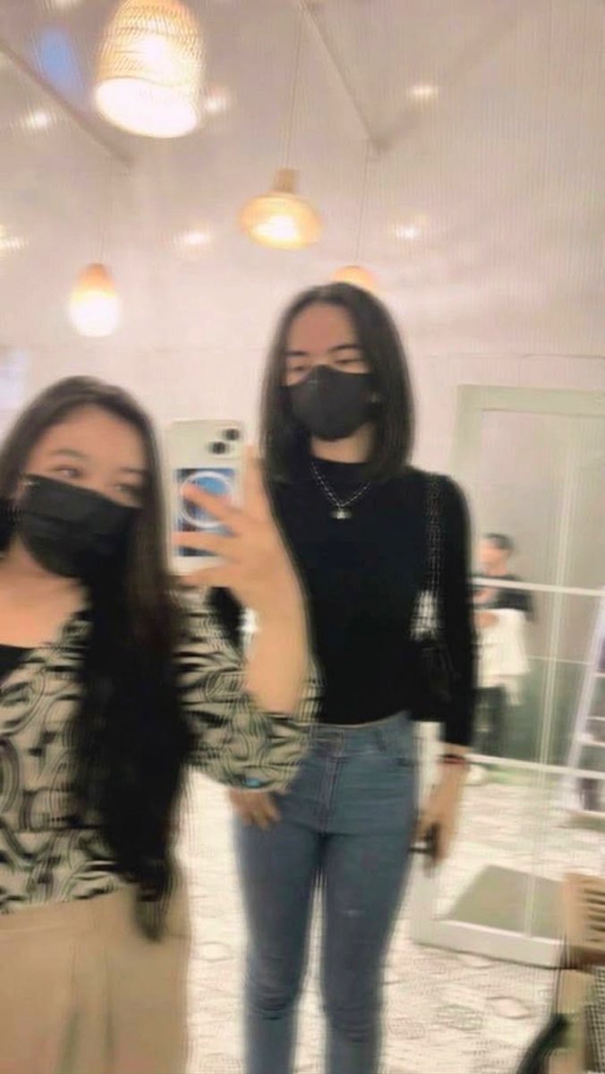 Darerhm's tweet photo. Asli pas ngeliat foto diri sendiri langsing banget ini badan gw ampun😭🫣😂✌️
#femboyespañol #femboyjkt #cder #femboy https://t.co/kikIK65Nvc