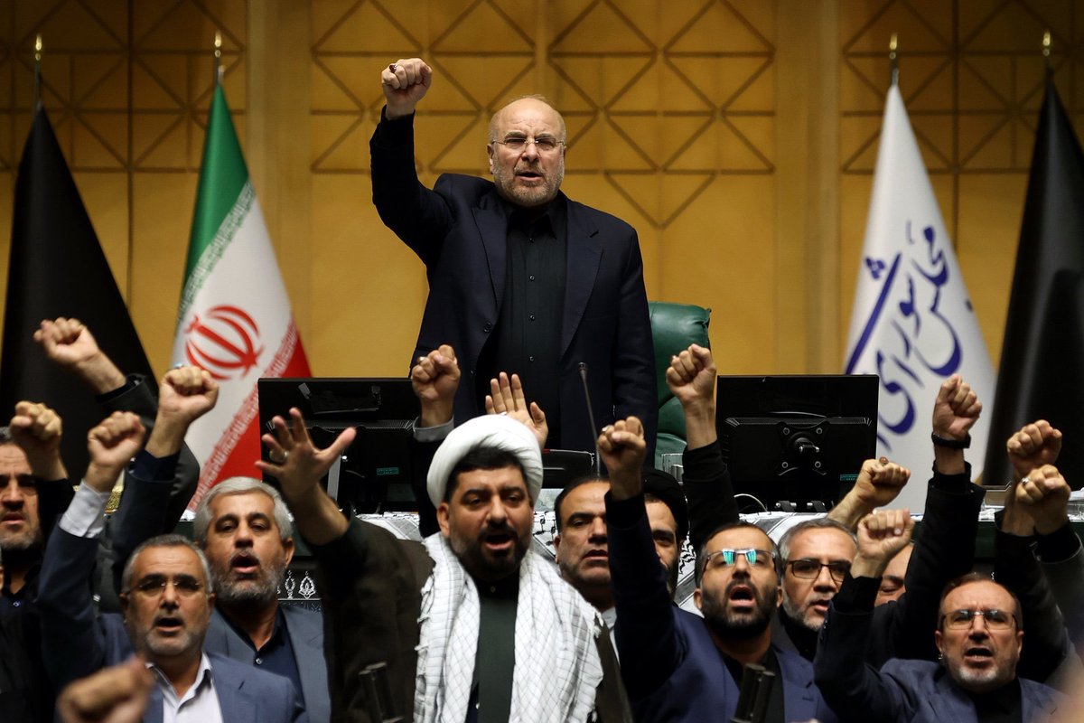 ayyarom's tweet photo. آقای قالیباف؛ سلام!
حالا که با موفقیت رسایی رو هم به زندان انداختید، اگر ممکنه دیگه بعد از ۷ ماه صحن مجلس رو باز کنید؛ با تشکر‌ https://t.co/KiIKVLh3dg