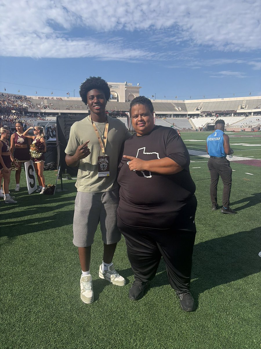Cammed09's tweet photo. Grateful for the game day visit. Coach O, appreciate you having me out. Back to the lab fueled up 🔥 Looking forward to coming back! 🐾 @TexasStateFB @RecruitsCenTex @andrewcobus  @TrustMyEyesO
@ethanhouserfb
@ledet05
@TheCoach_G
@CoachB_Miller https://t.co/9latINx5Wr