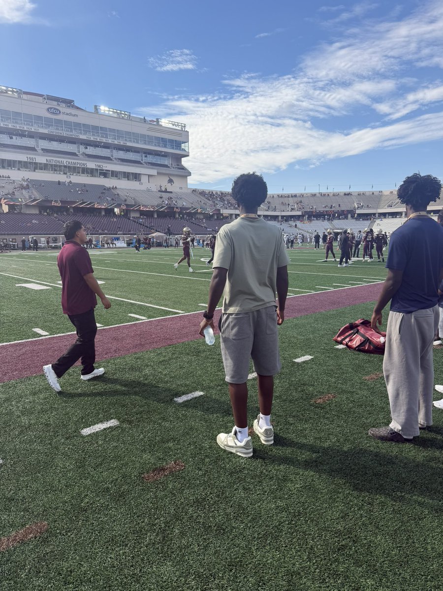 Cammed09's tweet photo. Grateful for the game day visit. Coach O, appreciate you having me out. Back to the lab fueled up 🔥 Looking forward to coming back! 🐾 @TexasStateFB @RecruitsCenTex @andrewcobus  @TrustMyEyesO
@ethanhouserfb
@ledet05
@TheCoach_G
@CoachB_Miller https://t.co/9latINx5Wr